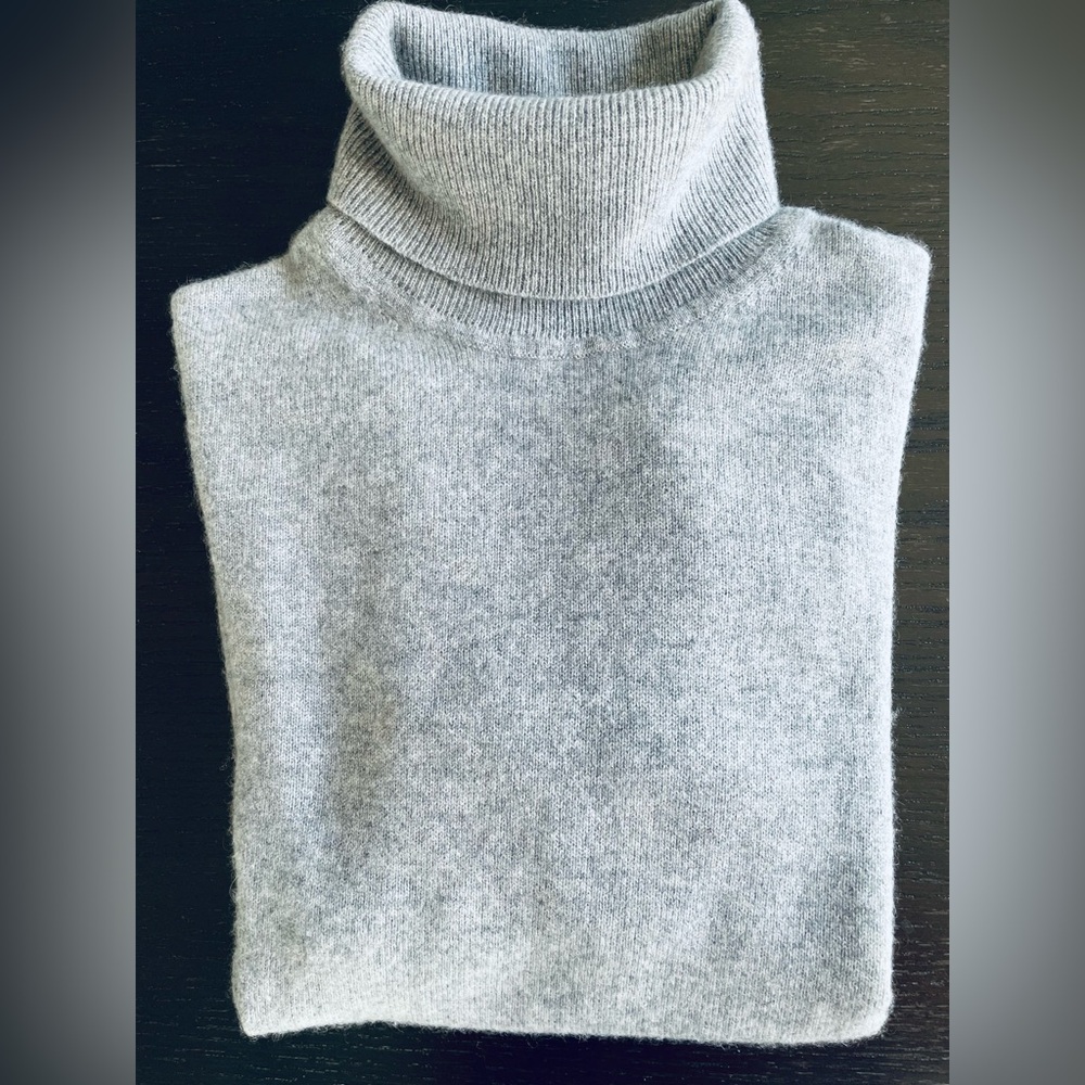 Valerie Stevens Light Gray Turtleneck Sweater